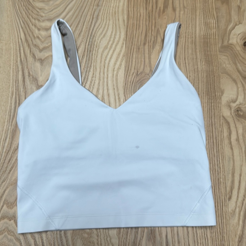 🔥Sale 🔥Lululemon 🤍Rarely worn! 
Good quality.
Wrong size for me.